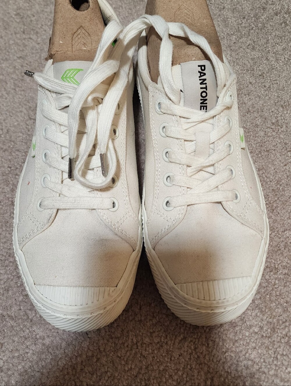 Cariuma OCA Low Snow White Canvas Sneakers - White